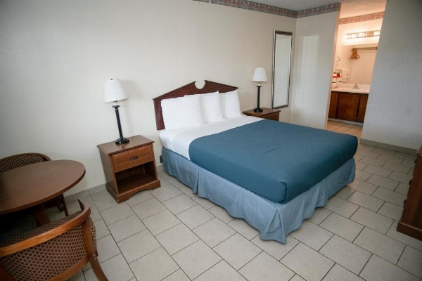 Pacific Inn image 11